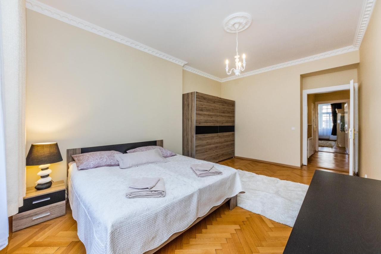 Апартаменти Prostorny Tripokojovy Apartman U Nabrezi Vltavy Прага Екстер'єр фото